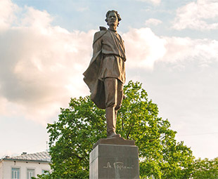 Памятники Максиму Горькому в Нижнем Новгороде