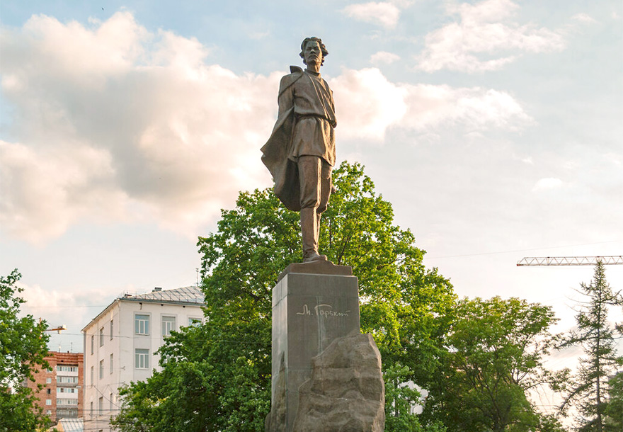 Памятники Максиму Горькому в Нижнем Новгороде - изображение