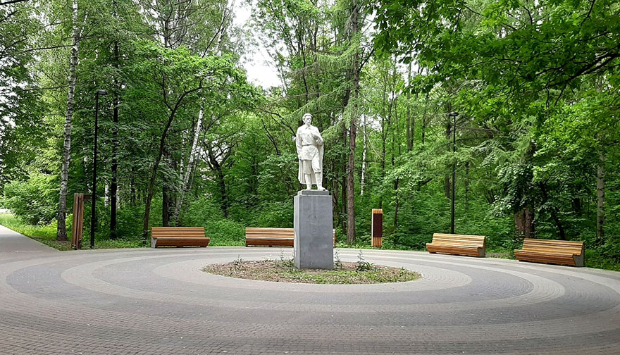 Парк Дубки Нижний Новгород - памятник Максиму Горькому
