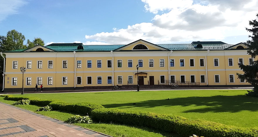 Около 252 млн рублей планируют выделить на организацию выставочного пространства в здании казарм в кремле - изображение