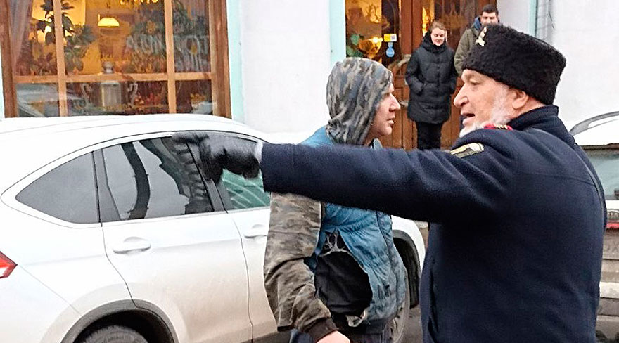 Городовые ликвидировали пробку на улице Рождественской в Нижнем Новгороде - изображение